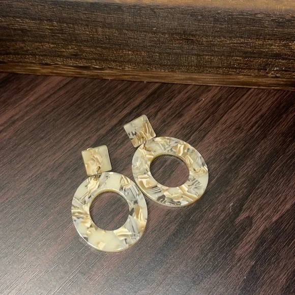 Marble Acrylic Earrings - Picture 3 of 3